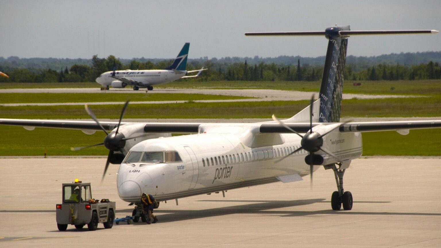 Comparing Legroom: Air Canada, WestJet, and Porter Airlines - THESCJOURNAL